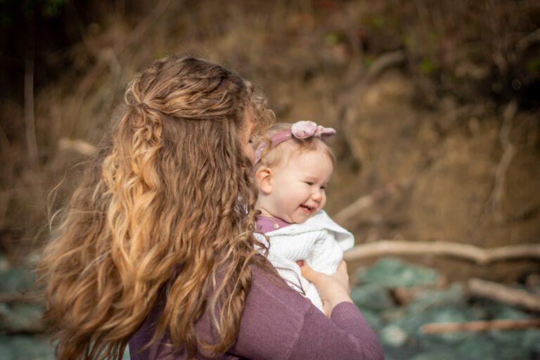 beach family photoshoot mom and baby outdoor family photos