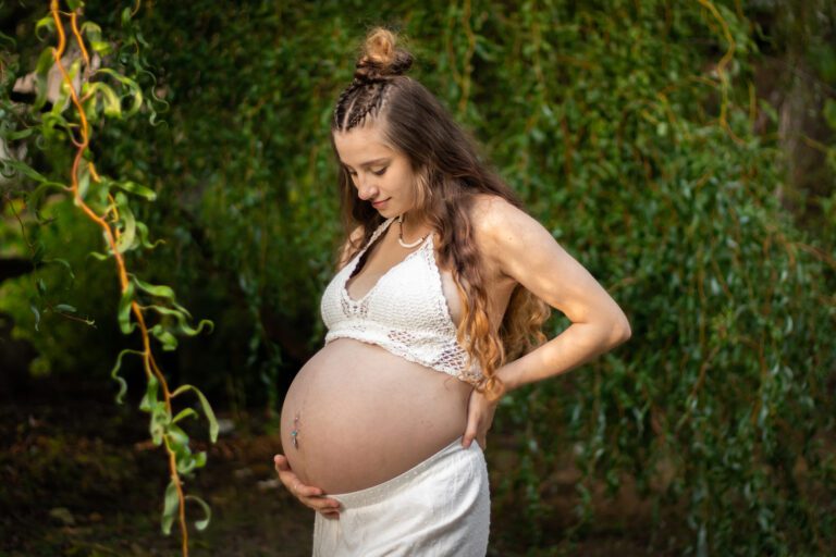 orchard outdoor maternity photoshoot victoria bc photographer