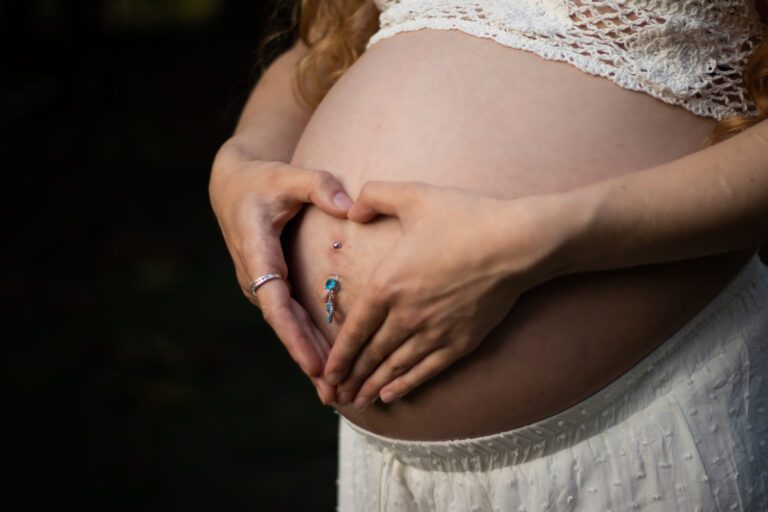 orchard outdoor maternity photoshoot victoria bc photographer