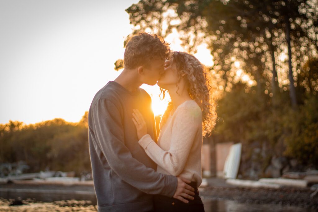 romantic sunset kiss beach couple photoshoot victoria bc photography