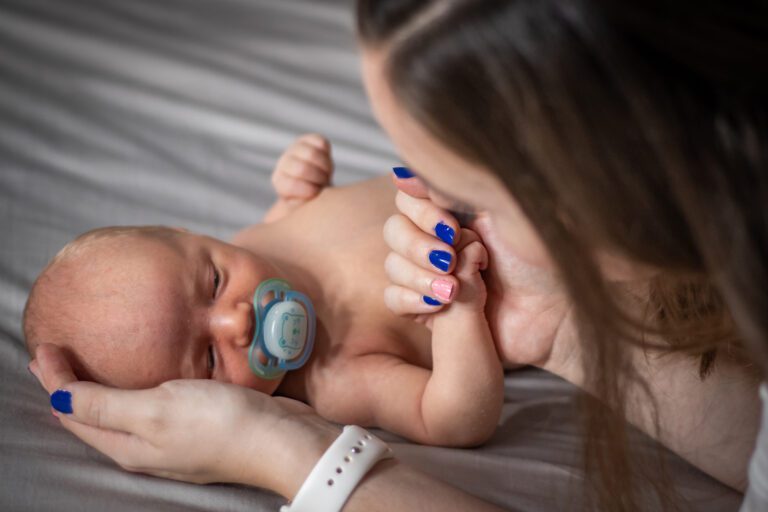 lifestyle in-home newborn session mom and baby playing alyssa orrego photography