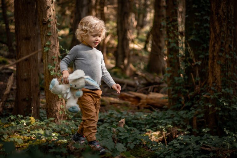 child exploring in the forest family photoshoot session boost kids self-esteem horth hill regional park victoria bc